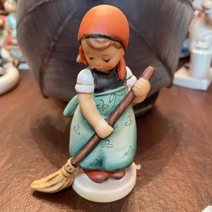 Hummel Goebel Figurine #171 Little Sweeper 4.25" TMK-3,  No Box